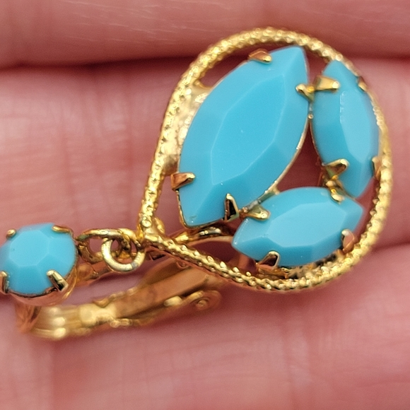 VTG Blue Milk Glass Rhinestones | Juliana Butterfly Brooch & Earrings - Picture 6 of 11